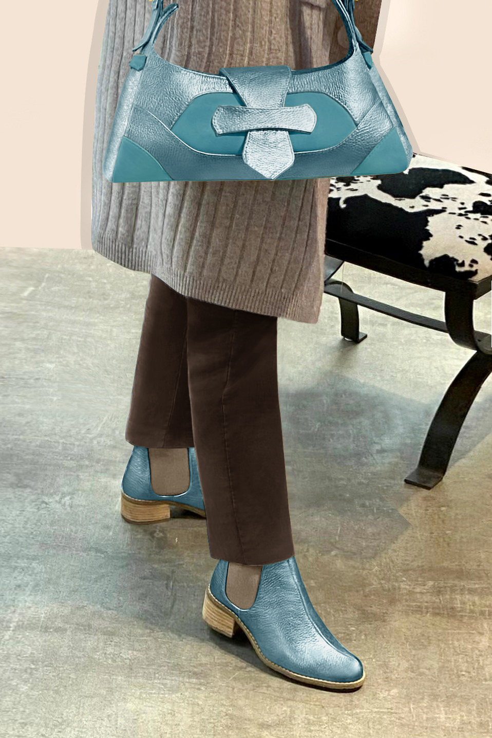 Dress handbag in peacock blue leather - Worn view